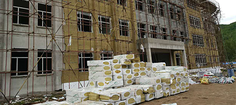 �ӱ���ʾ�����ۺ�ʵ�����